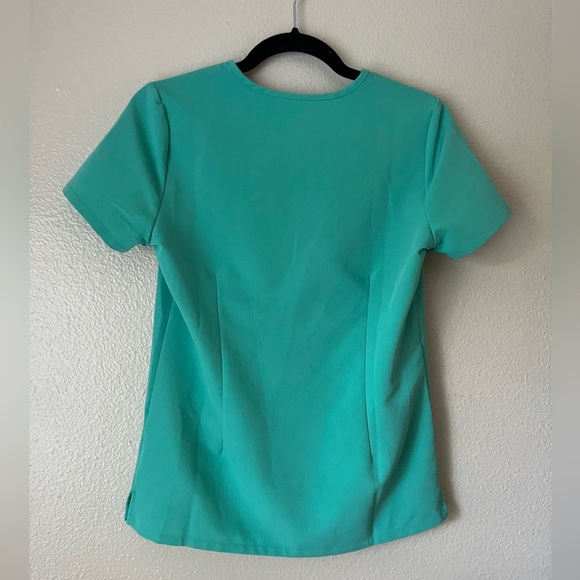 FIGS Caterina One Pocket Scrub‎ Top - Picture 5 of 5